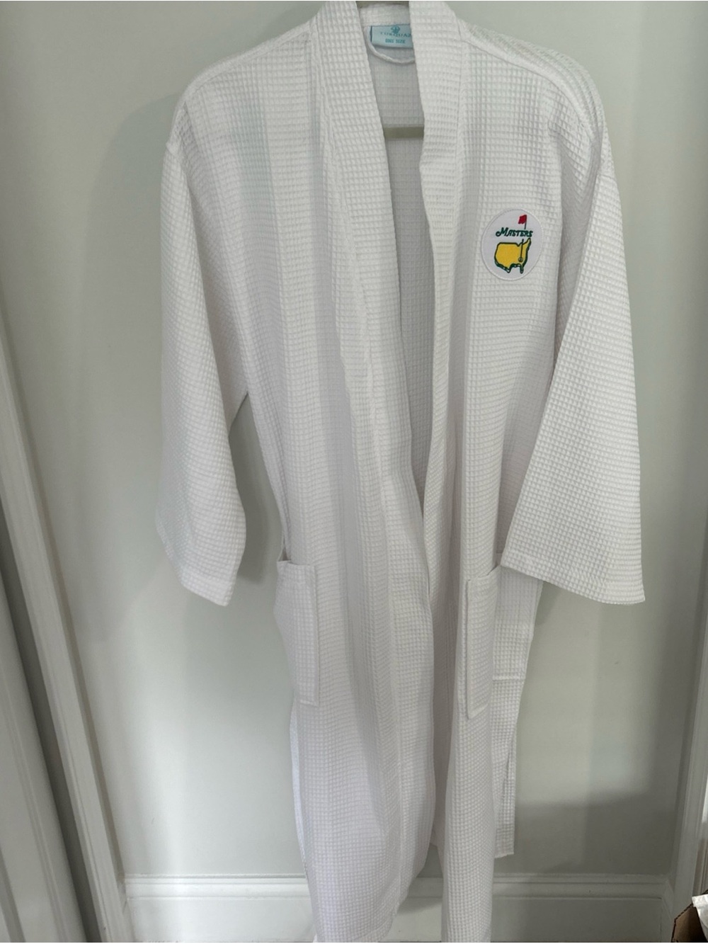 Augusta National Masters White Waffle Weave Spa Robe with Embroidered Patch - Picture 9 of 14
